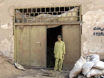 Travailleur d'un moulin à henné